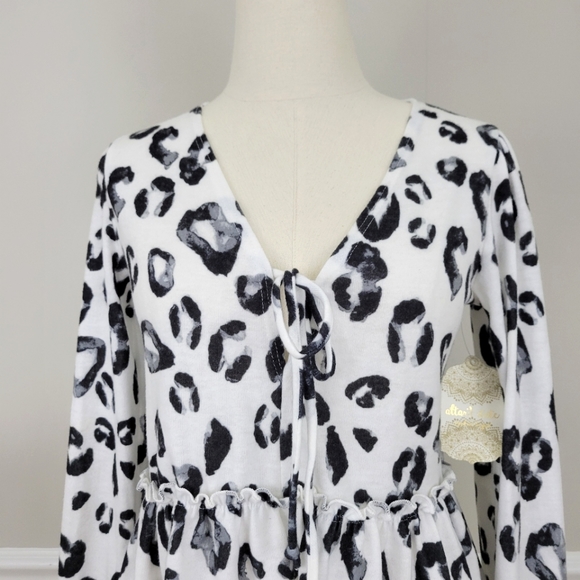 Altar'd State White and Black Print Deep Neckline Shirt Top Size XS - Picture 5 of 8